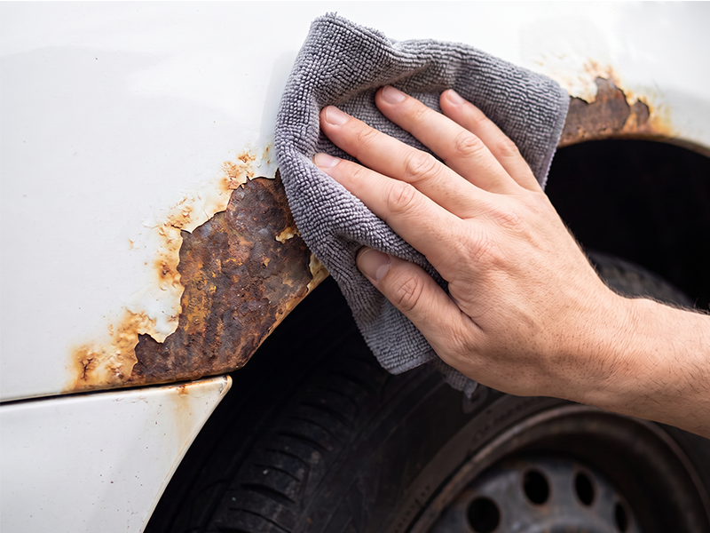 Cleaning rust, dirt, grease and moisture from the car panel